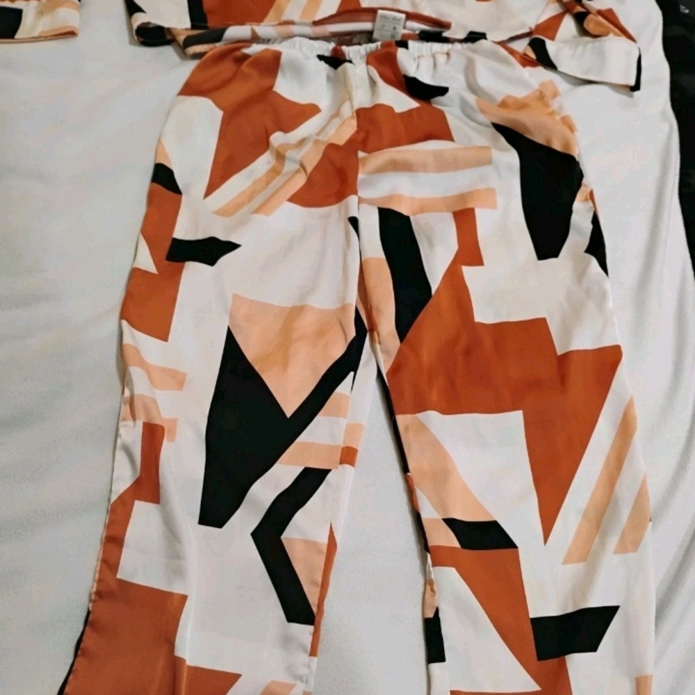 White Mark Geometric Pajama Set - Black, White, Orange - Picture 2 of 14